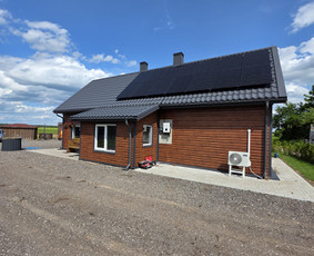 Saulės elektrinė ant privataus namo